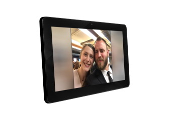ViewClix's exclusive Magic Zoom feature greatly enhances display of "selfies"